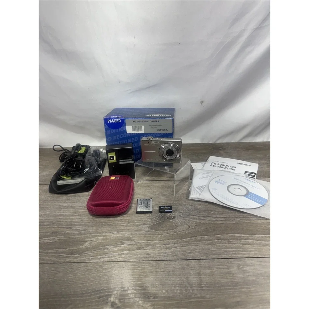 Olympus FE-230 7.1MP Digital Camera Set - /w Charger, Card, Case, Manual - Works